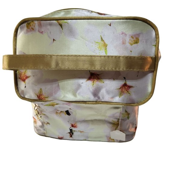 The Lovery Honey Almond Gift Set 14 Piece Spa Kit With Carrying Case & Mirror - Picture 4 of 10